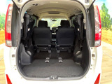 普段のお買い物や通勤、送迎等に十分な荷室スペースを確保しております。セカンドシートを倒すと、大きな荷物の積載も可能です♪