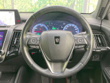 インテリアに合わせたデザインのステアリングは、運転される方のことも考え、運転しやすい形状、大きさです。是非一度、実際に触ってお確かめください。
