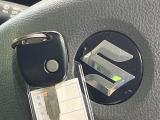 【キーレス】少し離れた場所からでもボタン一つでドアの開錠・施錠ができるのでとっても便利!ドアの鍵穴周りに傷をつけることもありません♪