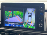 【マルチビューカメラシステム】専用のカメラにより、上から見下ろしたような視点で360度クルマの周囲を確認することができます☆死角部分も確認しやすく、狭い場所での切り返しや駐車もスムーズに行えます。