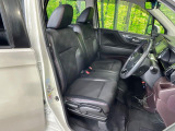 運転席シート廻りは使用感も少なく、良好な状態となっています。丁寧に使われていたことがよくわかりますね。