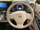インテリアに合わせたデザインのステアリングは、運転される方のことも考え、運転しやすい形状、大きさです。是非一度、実際に触ってお確かめください。