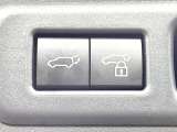 【パワーバックドア】スマートキーや運転席のボタンを押すだけでリアゲートが自動で開閉します!荷物を持っている時や、高い位置にあるバックドアを閉める際に便利な機能です♪