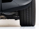 車体を前方から見た際の【左前輪】です。溝の残量やキズの有無など、より状態を詳しくお知りになりたい場合はスタッフまでお尋ね下さいませ。
