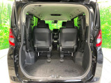 後席を格納すると、これだけの広さが!シーンに合わせたシートアレンジで、大きな荷物も積むことが出来ます♪