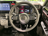 【ステアリングヒーター】冬場に冷たくなりやすい革巻きステアリングを、スイッチ一つで素早く適温に!エアコンよりも早く温まってくれるので、寒い日の運転も快適になりますね♪