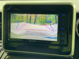 【バックカメラ】駐車時に後方がリアルタイム映像で確認できます。大型商業施設や立体駐車場での駐車時や、夜間のバック時に大活躍!運転スキルに関わらず、今や必須となった装備のひとつです!
