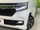 【LEDヘッドライト】悪天候や夜間走行時も良好な視界を確保し安心して運転できる高輝度LEDヘッドライトを装備!点灯速度が早く、消費電力も抑えられています。