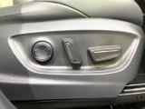 【メモリー機能付きパワーシート】ドライバーごとに設定したシート位置を記憶して、ボタン一つで切り替えできる便利な機能!運転する方が複数名いらっしゃるご家庭におすすめです♪