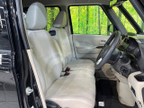 運転席シート廻りは使用感も少なく、良好な状態となっています。丁寧に使われていたことがよくわかりますね。