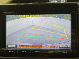 【バックカメラ】駐車時に後方がリアルタイム映像で確認できます。大型商業施設や立体駐車場での駐車時や、夜間のバック時に大活躍!運転スキルに関わらず、今や必須となった装備のひとつです!