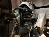 お車を安心してお乗りいただく為には、足回りの定期点検が欠かせません。サービスサポート(有償保証)では無料点検もご提供しており、安心のカーライフをお過ごしいただけるサポート体制が整っています。