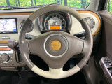 【純正革巻きステアリング】上質な革を使用することで、手にしっかり馴染みとても運転しやすいハンドルです♪