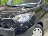 【LEDヘッドライト】悪天候や夜間走行時も良好な視界を確保し安心して運転できる高輝度LEDヘッドライトを装備!点灯速度が早く、消費電力も抑えられています。