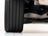 車体を後方から見た際の【左後輪】です。溝の残量やキズの有無など、より状態を詳しくお知りになりたい場合はスタッフまでお尋ね下さいませ。
