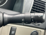 【オートライト(AUTO)】外の明るさをシステムが感知して、自動でヘッドライトが点灯します。ヘッドライトをつけ忘れを防ぐ便利機能です。