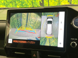 【パノラミックビューモニター】専用のカメラにより、上から見下ろしたような視点で360度クルマの周囲を確認することができます☆死角部分も確認しやすく、狭い場所での切り返しや駐車もスムーズに行えます。