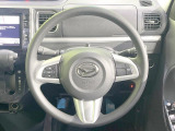 インテリアに合わせたデザインのステアリングは、運転される方のことも考え、運転しやすい形状、大きさです。是非一度、実際に触ってお確かめください。