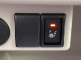 【シートヒーター】寒い日に重宝するシートヒーター!エアコンより早く温まってくれるので寒がりの人も安心ですね♪エアコンの温風は乾燥するから苦手、という方にもをおすすめです。
