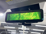 【スマートリヤビューミラー】後席の大きな荷物や同乗者で後方が確認しづらい時でも安心!カメラが撮影した車両後方の映像をルームミラー内に表示。クリアな視界で状況の確認が可能です!