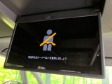 【14型有機ELフリップダウン】三列目からでも迫力のエンタメが観れる大画面フリップダウン。有機ELのモニターでは、一般的なフリップダウンよりも高コントラストでキレイな映像を楽しめます。