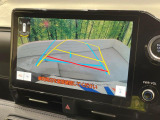 【バックカメラ】駐車時に後方がリアルタイム映像で確認できます。大型商業施設や立体駐車場での駐車時や、夜間のバック時に大活躍!運転スキルに関わらず、今や必須となった装備のひとつです!