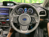 【純正革巻きステアリング】上質な革を使用することで、手にしっかり馴染みとても運転しやすいハンドルです♪