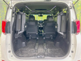 後席を格納すると、これだけの広さが!シーンに合わせたシートアレンジで、大きな荷物も積むことが出来ます♪