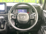 インテリアに合わせたデザインのステアリングは、運転される方のことも考え、運転しやすい形状、大きさです。是非一度、実際に触ってお確かめください。