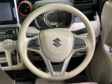 インテリアに合わせたデザインのステアリングは、運転される方のことも考え、運転しやすい形状、大きさです。是非一度、実際に触ってお確かめください。