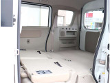 【車屋】として、長く車業界に従事した経験豊富なスタッフが多数在籍しております。