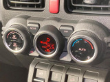 【オートエアコン】一度お好みの温度に設定すれば、車内の温度を検知し風量や温度を自動で調整。暑い&hellip;寒い&hellip;と何度もスイッチ操作をする必要はありません。快適な車内空間には必須の機能ですね♪
