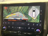 【パノラミックビューモニター】専用のカメラにより、上から見下ろしたような視点で360度クルマの周囲を確認することができます☆死角部分も確認しやすく、狭い場所での切り返しや駐車もスムーズに行えます。