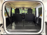 積み下ろしのしやすいデッキにはたっぷりと荷物を積み込んでいただけます。遊びから仕事まで、様々なシーンで頼れます♪
