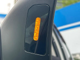 【リヤビークルディティクション】走行中、ドアミラーの死角になりやすい箇所に後続車が接近するとサイドミラー付近に警告を表示、ドライバーに注意喚起と、万一の際はハンドル操作をアシストをします。