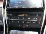 自社工場を3拠点完備しております。重整備やカスタムを始め、ご購入後のお車のメンテナンスも弊社にお任せください。