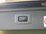【パワーバックドア】スマートキーや運転席のボタンを押すだけでリアゲートが自動で開閉します!荷物を持っている時や、高い位置にあるバックドアを閉める際に便利な機能です♪