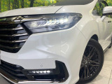 【LEDヘッドライト】悪天候や夜間走行時も良好な視界を確保し安心して運転できる高輝度LEDヘッドライトを装備!点灯速度が早く、消費電力も抑えられています。