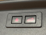 【パワーバックドア】スマートキーや運転席のボタンを押すだけでリアゲートが自動で開閉します!荷物を持っている時や、高い位置にあるバックドアを閉める際に便利な機能です♪