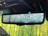 【デジタルインナーミラー】後席の大きな荷物や同乗者で後方が確認しづらい時でも安心!カメラが撮影した車両後方の映像をルームミラー内に表示。クリアな視界で状況の確認が可能です!