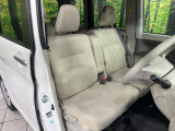 運転席まわりには十分なスペースがあり、大柄な方でもゆったり運転していただける環境です。