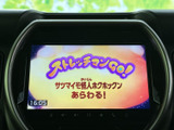 停車中には、TV観賞でリラックスした時間をお過ごしいただけます。楽しいドライブの合間に、お気に入りの番組をどうぞ。快適な車内空間を演出します。