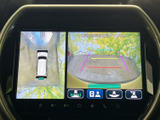 後方確認モニターで駐車時の安全性を高め、狭い場所でもスムーズな運転をサポートします。安心して運転をお楽しみください。