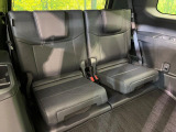床下収納式のサードシートです。座席部分をコンパクトに収納でき、広大な荷室スペースとしてお使いいただけます!乗車人数や荷物の量など利用シーンに合わせて3列目を有効活用でき、とっても便利♪