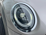 ●LEDヘッドライト:夜間走行時も良好な視界を確保し安心して運転できる高輝度LEDヘッドライトを装備!点灯速度が早く、消費電力も抑えられています。