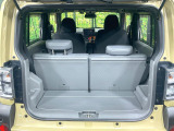 普段のお買い物や通勤、送迎等に十分な荷室スペースを確保しております。セカンドシートを倒すと、大きな荷物の積載も可能です♪