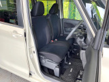 運転席シート廻りは使用感も少なく、良好な状態となっています。前オーナー様が丁寧に使っていたことがよくわかりますね。