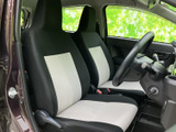 運転しやすいシートポジションは、ドライバーの負担を軽減。安全で快適な運転をサポートします。
