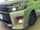 【LEDヘッドライト】悪天候や夜間走行時も良好な視界を確保し安心して運転できる高輝度LEDヘッドライトを装備!点灯速度が早く、消費電力も抑えられています。