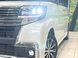 【LEDヘッドライト】悪天候や夜間走行時も良好な視界を確保し安心して運転できる高輝度LEDヘッドライトを装備!点灯速度が早く、消費電力も抑えられています。